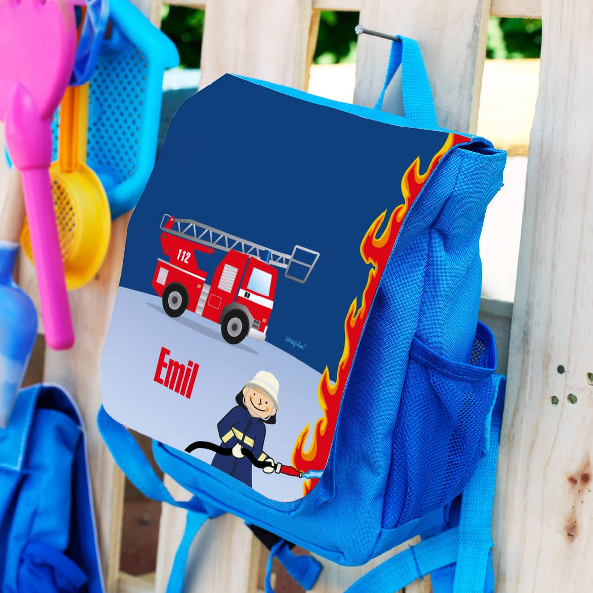 Kinderrucksack in blau mit Feuerwehr-Motiv und Name bedruckt