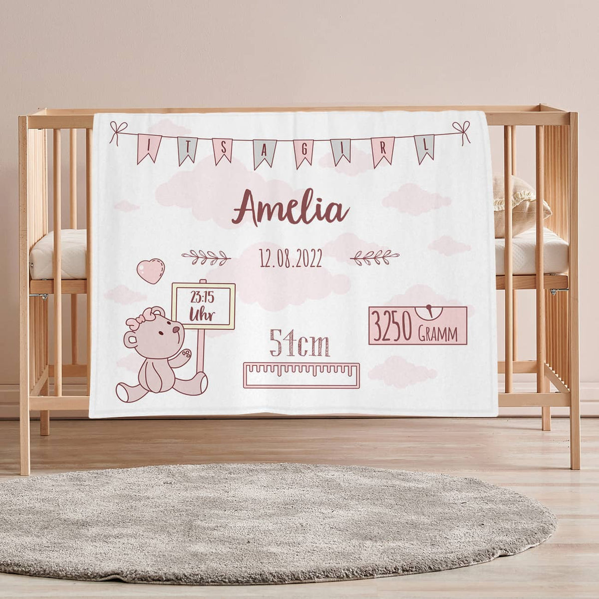 Kuscheldecke zur Geburt mit Teddy Motiv, Name, Datum, Uhrzeit, Größe und Gewicht bedruckt