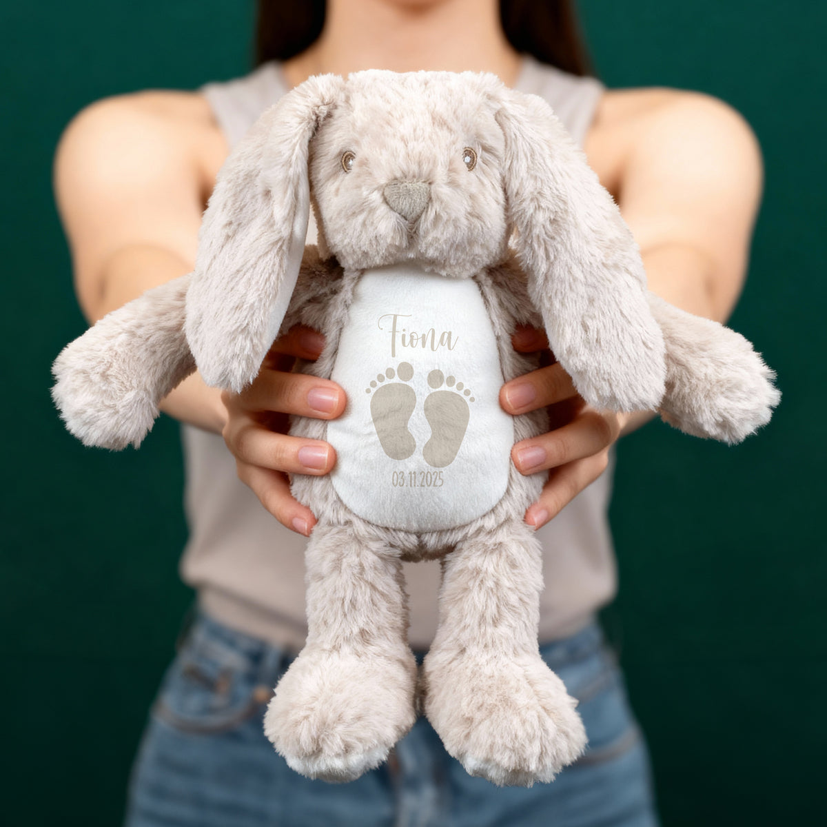 Kuscheltier Hase mit Babyfüßchen | Personalisiert mit Name & Datum zur Geburt & Taufe | Farbauswahl