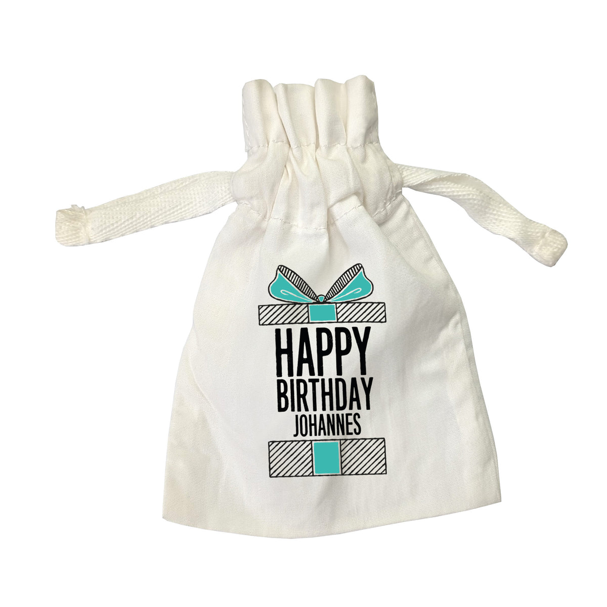 Freigestellter Stoffbeutel mit Motiv „Happy Birthday Johannes“ frontal fotografiert