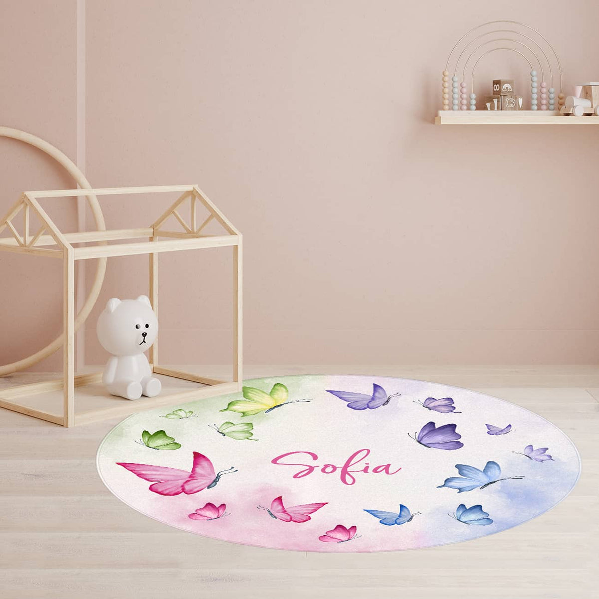 Farbenfroher Teppich für das Kinderzimmer mit Schmetterlingen