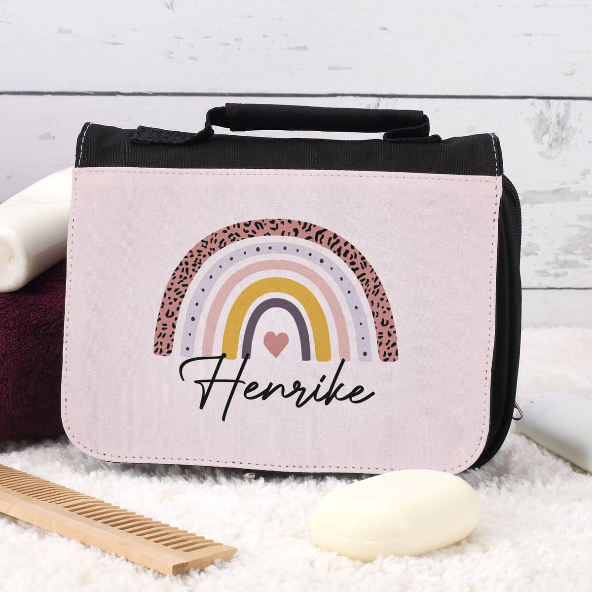 Waschtasche mit Regenbogen-Motiv und Name