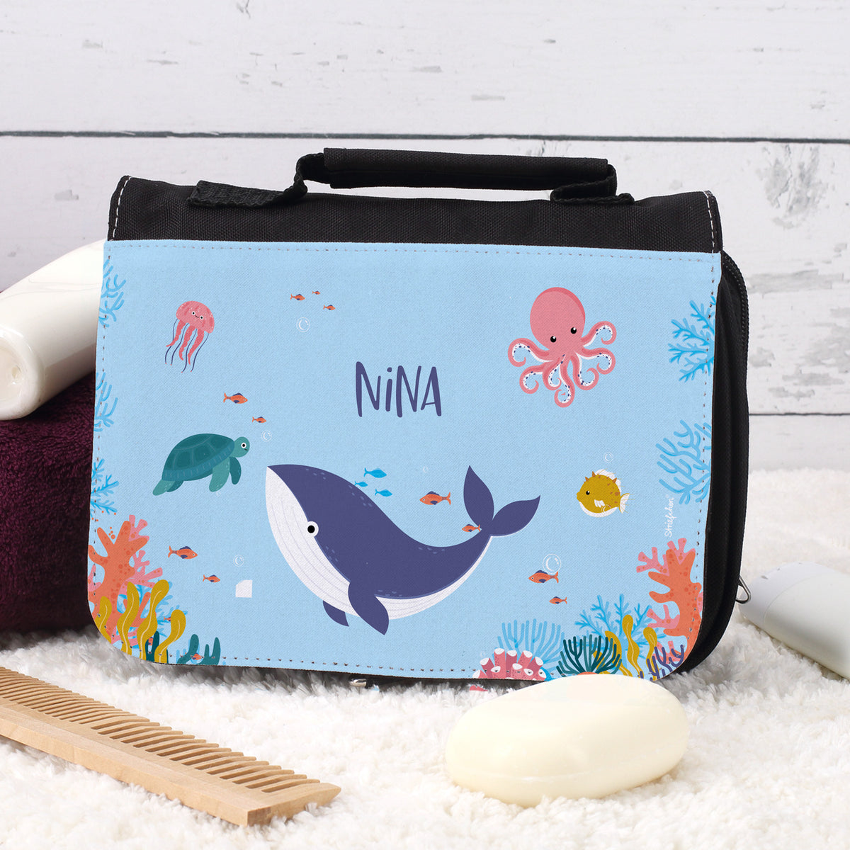 Kulturtasche für Kinder mit Wal, Oktopus und Schildkröte – Name „Nina“, personalisiert