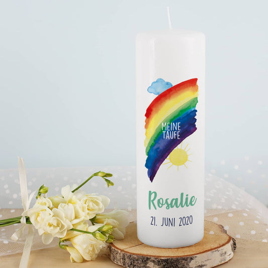 Taufkerze mit Regenbogen, Name, Datum und Taufspruch