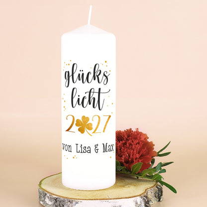 Glückslicht 2027 - Kerze mit Kleeblatt in Goldoptik
