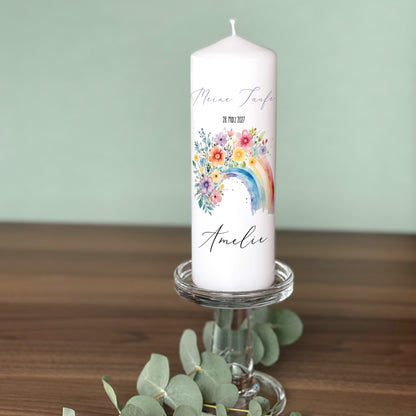Taufkerze mit Regenbogenmotiv und Blumen für Amelie am 28. März 2027 – unisex Design