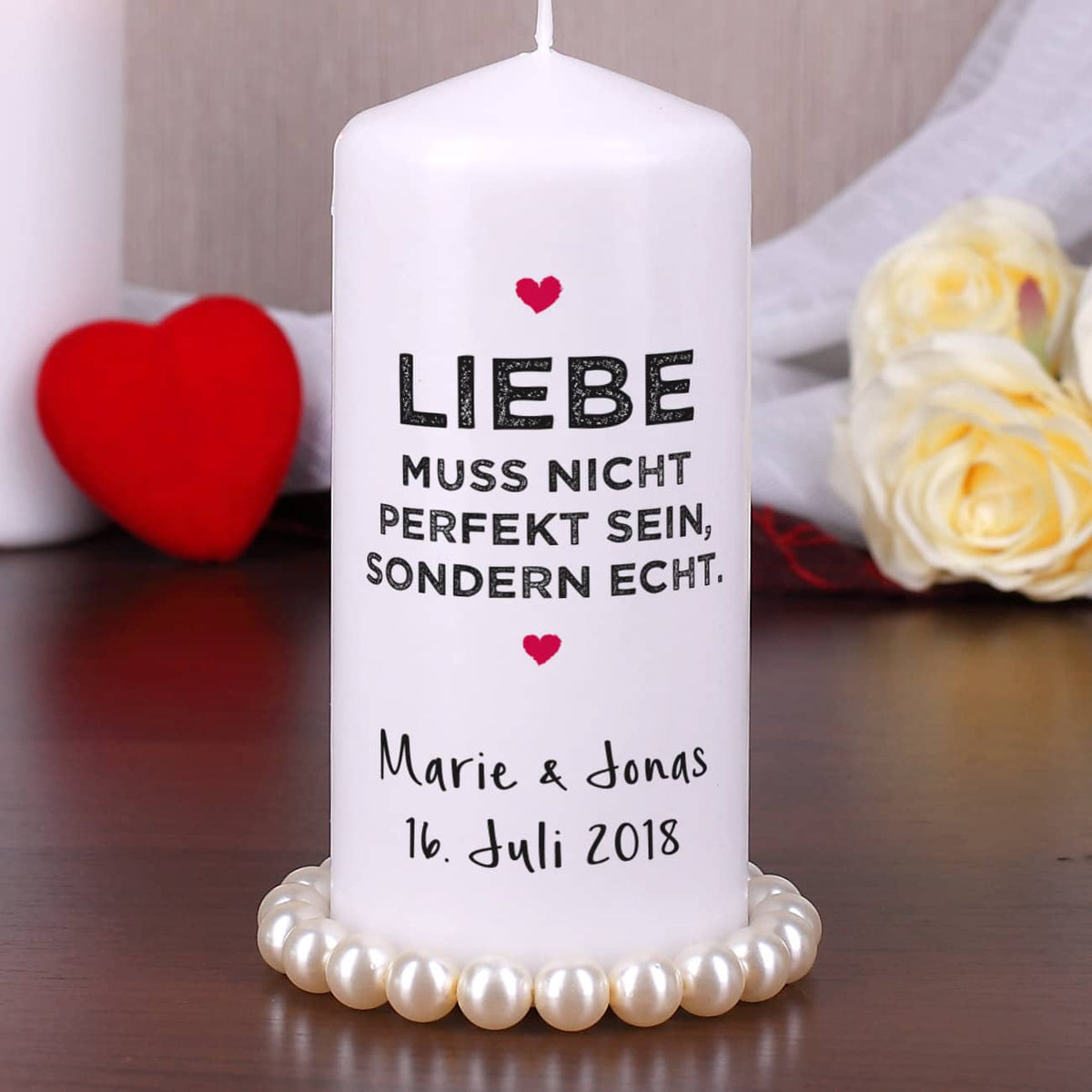 Kerze zum Valentinstag - Liebe muss nicht perfekt, sondern echt sein.