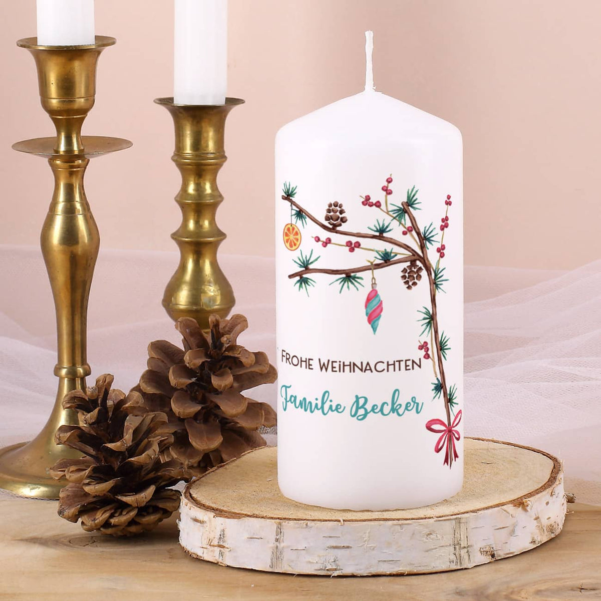 Weihnachts-Kerze mit Zweigen und Wunschtext