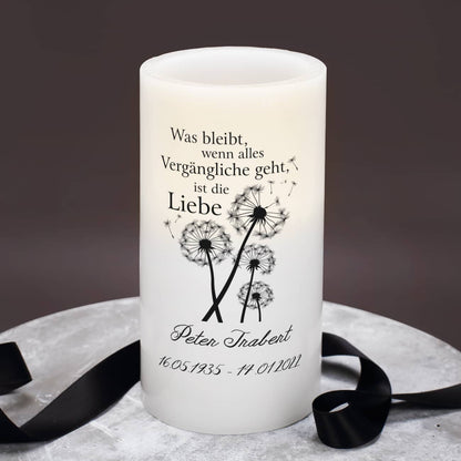 LED-Kerze mit Pusteblumen, Spruch, Wunschname und Datum