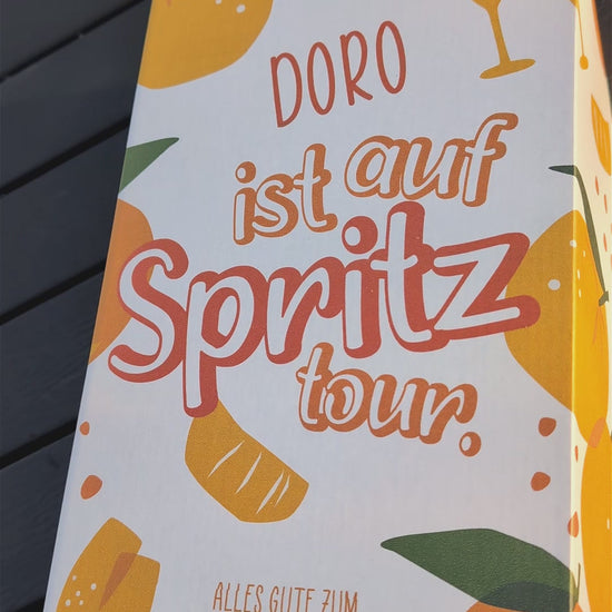 personalisiertes Spritztour-Geschenkset mit graviertem Trinkglas, Glitter Spritz Aperitiv, City Secco und Geschenkbox