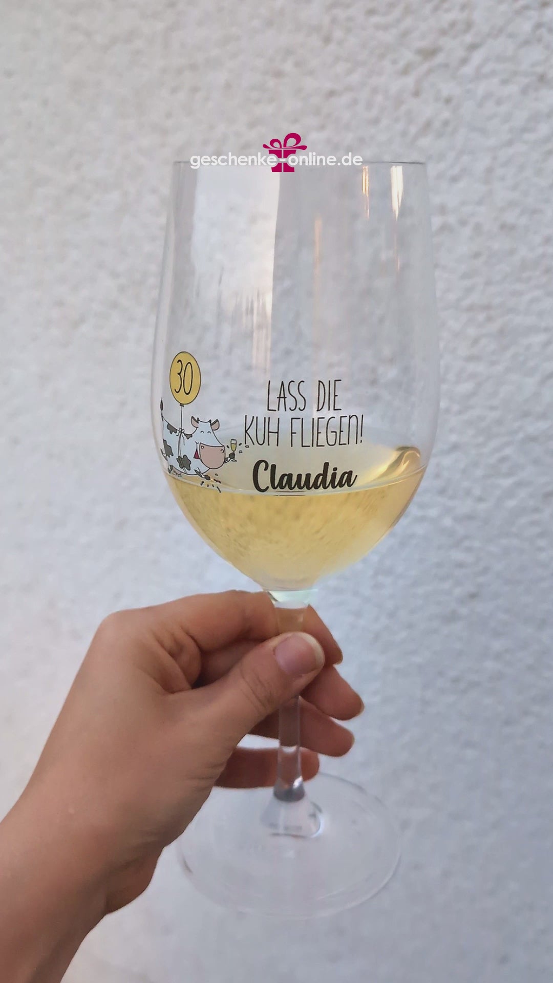 bedrucktes Weinglas zum Geburtstag "Lass die Kuh fliegen" mit Name und Alter