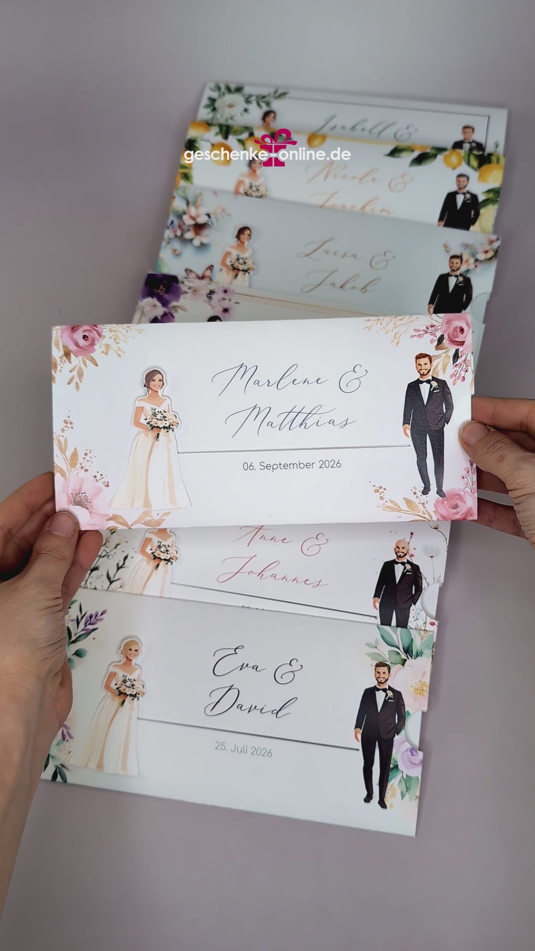 Hochzeitseinladung – Ziehkarte mit Brautpaar und Rosen-Motiv