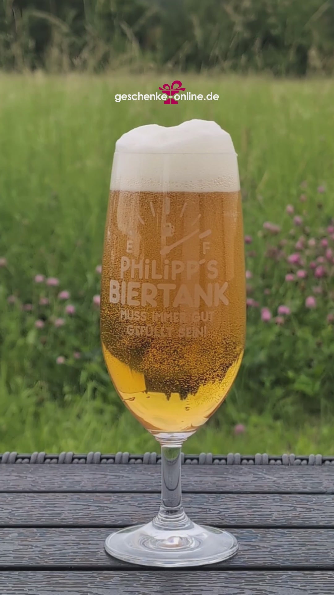 Graviertes Bierglas mit Stiel und Namen Biertank muss immer gut gefüllt sein 