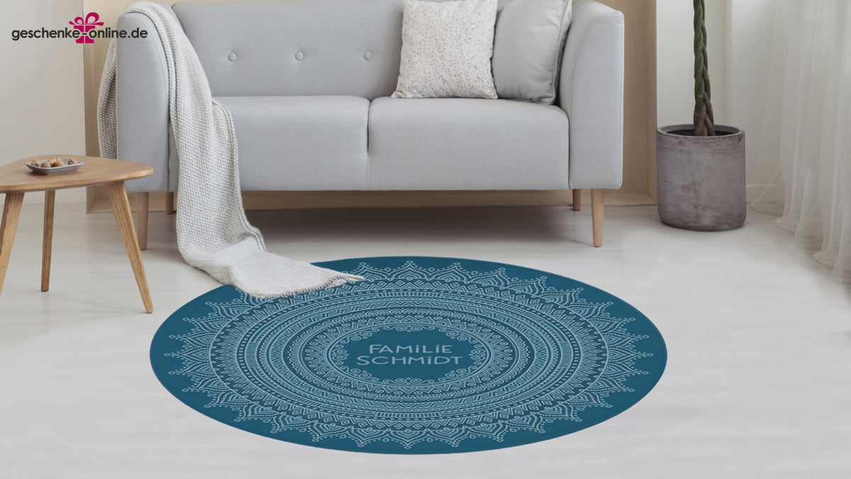 Runder Mandala Teppich mit Namensgravur in drei Farben