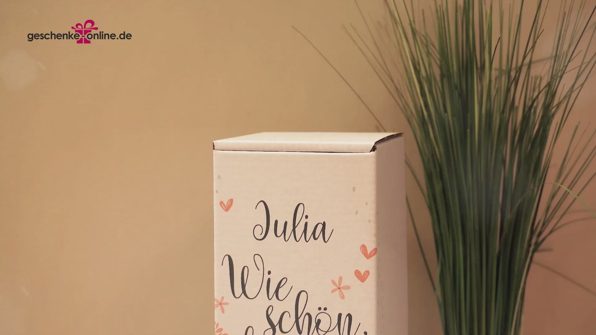 Rote Duftkerze Bergamotte im Weinglas mit Geschenkverpackung Name Wie schön, dass es dich gibt