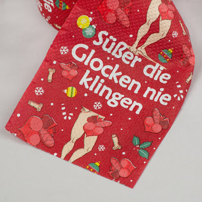 Nahaufnahme Motiv Toilettenpapier rot mit Text „Süßer die Glocken nie klingen“ und Weihnachtsmotiven