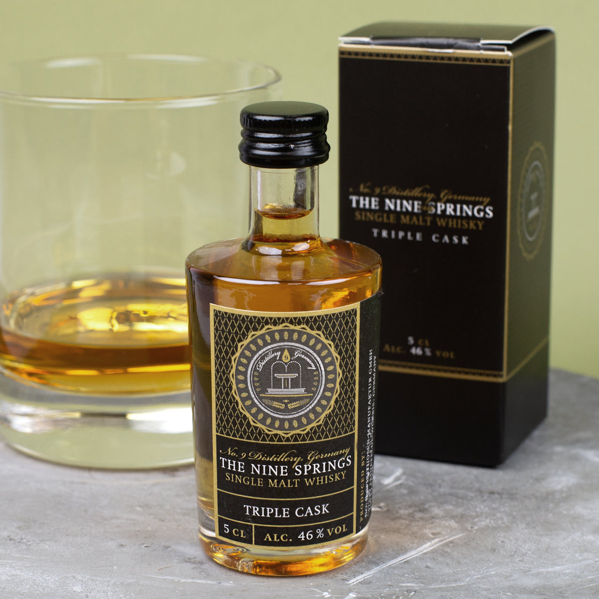 The Nine Springs Triple Cask Whisky Miniatur mit Glas und Geschenkbox, 5 cl